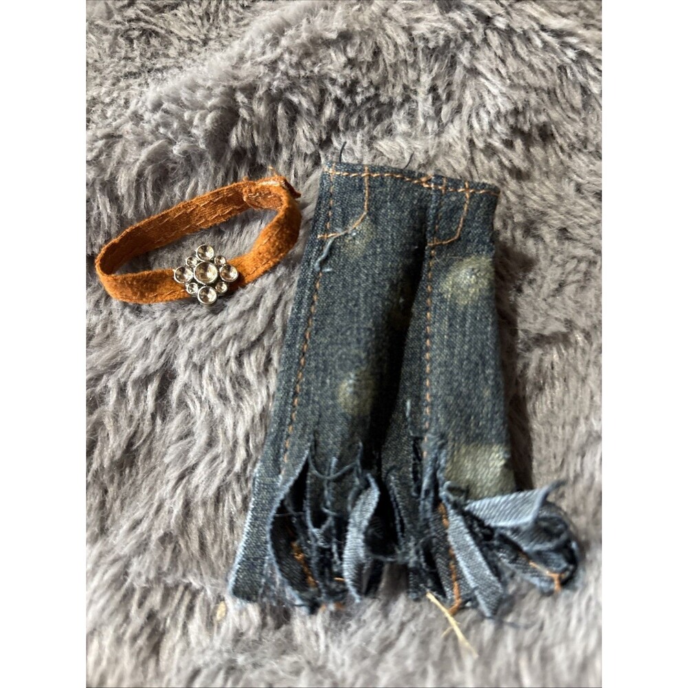 BRATZ DOLL CLOTHES STRUT IT 2003 SASHA BLUE JEAN DISTRESSED DENIM FRINGE SKIRT